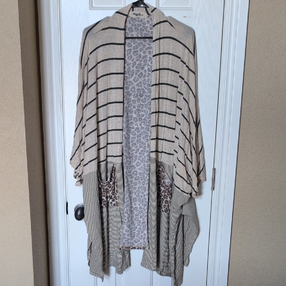Haptics Sweaters - Neutral Striped Open-Front Poncho with Leopard Accent by Magnify